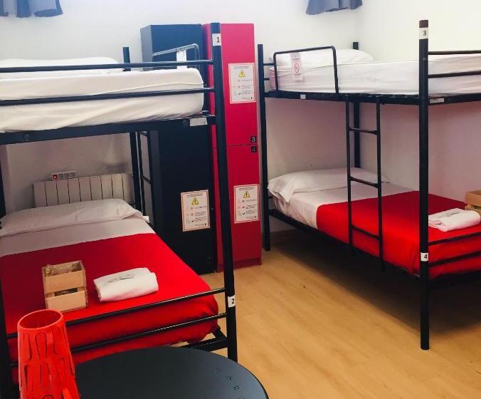 Четырехместный Номер Стандарт, Bilbao Akelarre Hostel
