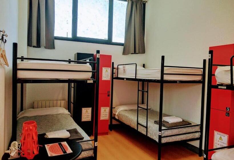Номер Стандарт Четырехместный Совместный Санузел, Bilbao Akelarre Hostel