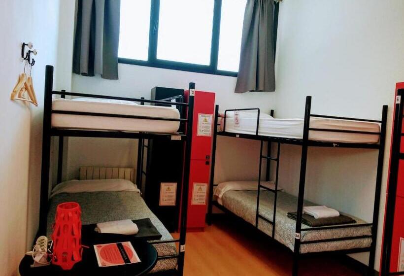 Quarto Triplo Estandar, Bilbao Akelarre Hostel