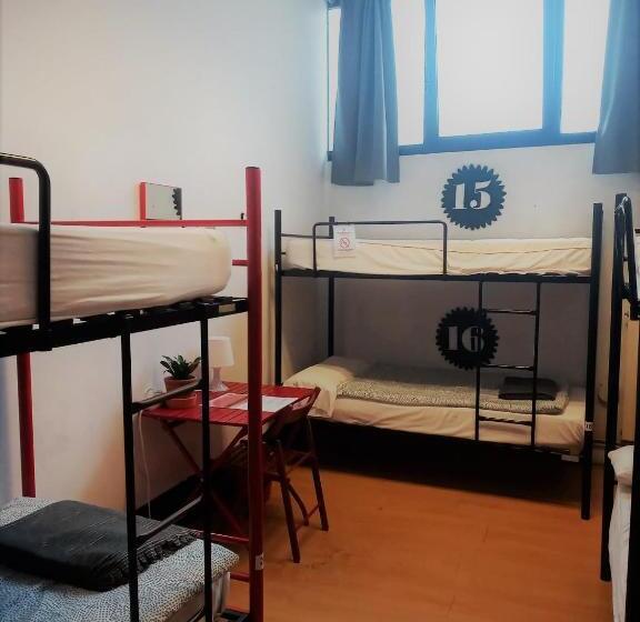 Quarto Estandar Individual Banheiro Compartilhado, Bilbao Akelarre Hostel