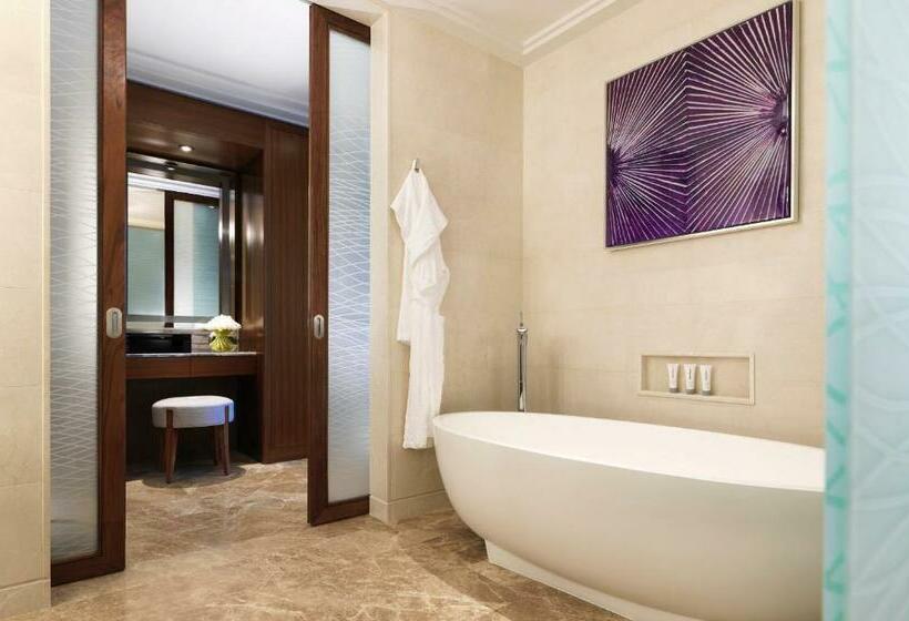 Номер Superior Кровать Кинг, Four Seasons Hotel Abu Dhabi At Al Maryah Island