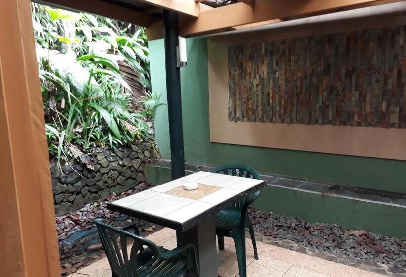 Студия Премиум, Rainforest Eco Lodge