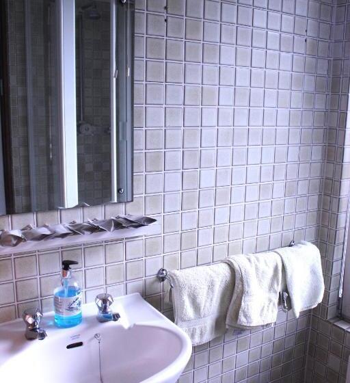 غرفة عائلية, Pax Lodge