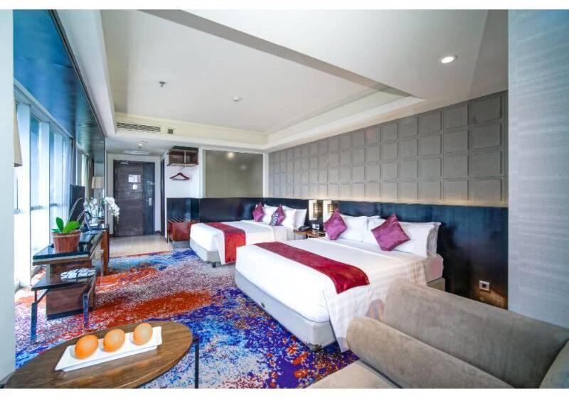 Family Suite, Aston Pasteur