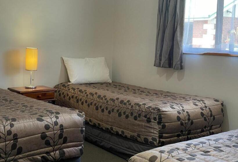 Семейные Апартаменты 3 Спальни, Asure Ambassador Motor Lodge