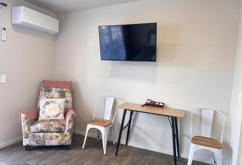 استودیو کامفورت, Morrinsville Motel