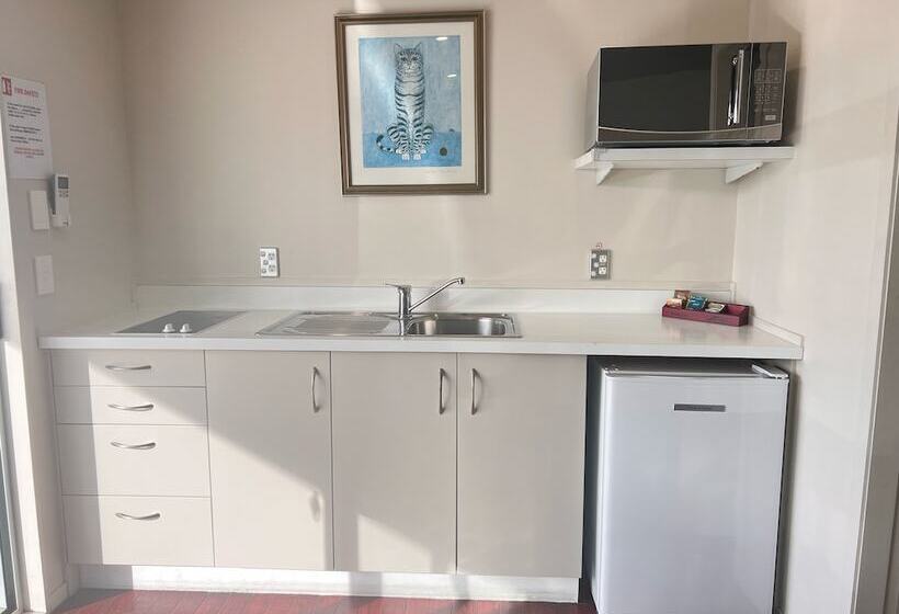 استودیو کامفورت, Morrinsville Motel