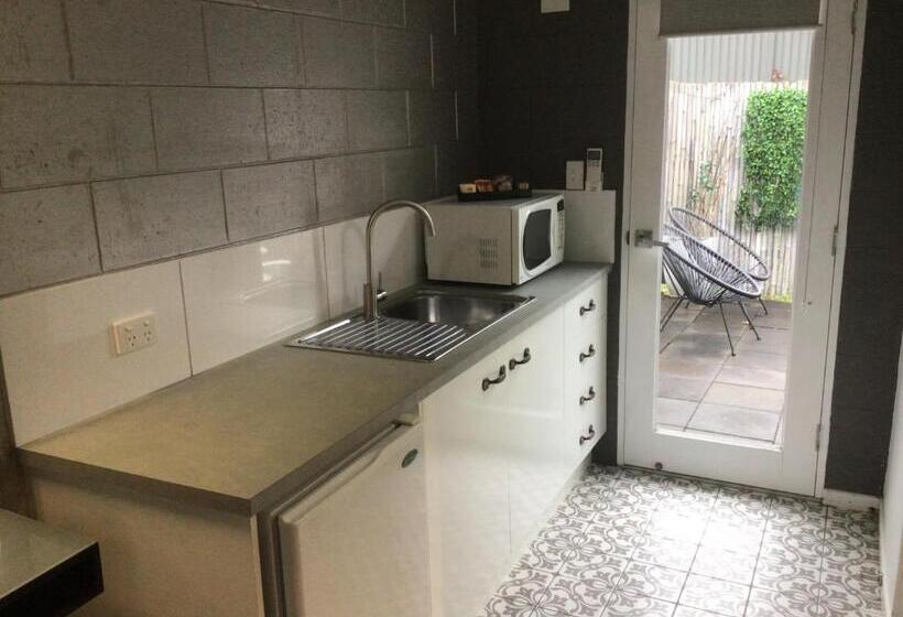 デラックススイート, Buderim Fiesta Motel