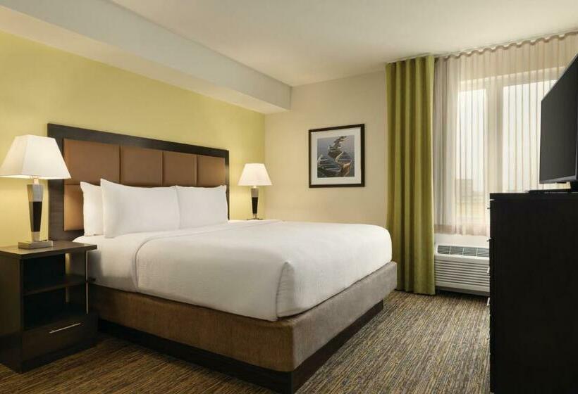 キングサイズベッドのスイートルーム, Park Inn By Radisson, Calgary Airport North, Ab