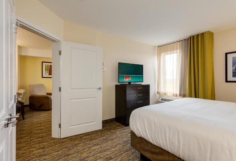キングサイズベッドのスイートルーム, Park Inn By Radisson, Calgary Airport North, Ab