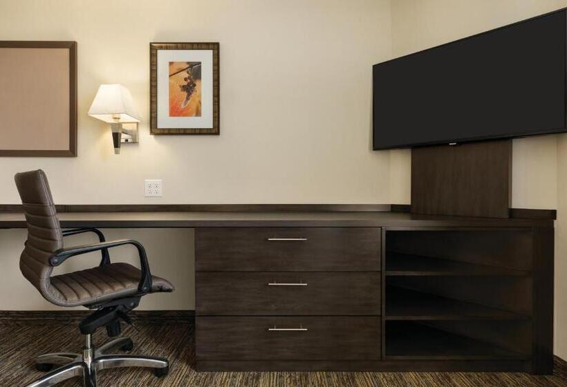 带大床的复式套间, Park Inn By Radisson, Calgary Airport North, Ab