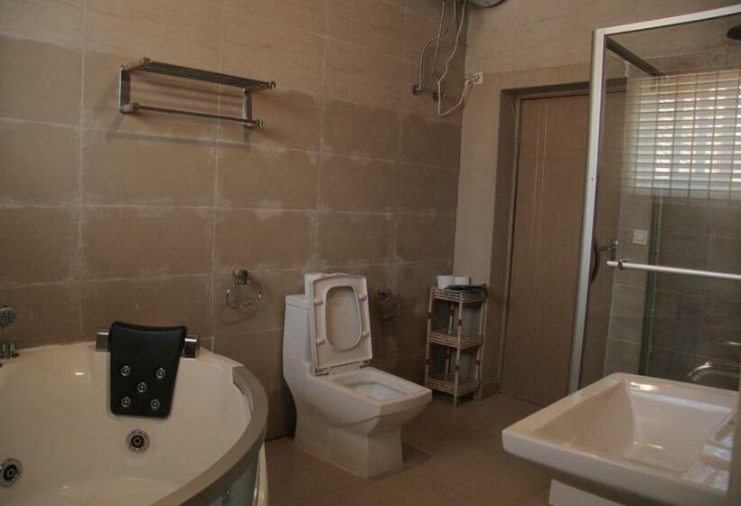 Deluxe Suite King Bed, Yambi Guest House