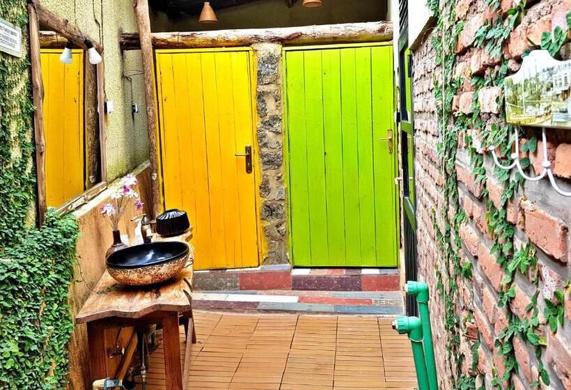 اتاق استاندارد, Yambi Guest House