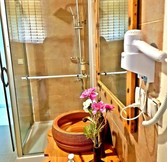 اتاق استاندارد یک نفره, Yambi Guest House