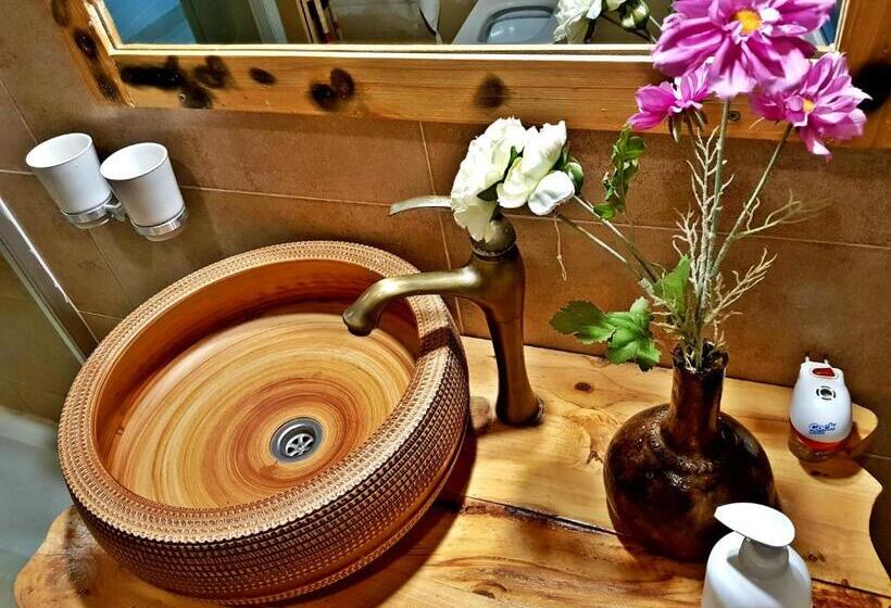 اتاق خانوادگی, Yambi Guest House