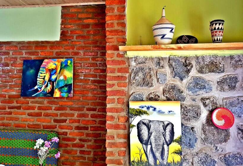 اتاق استاندارد سه نفره, Yambi Guest House