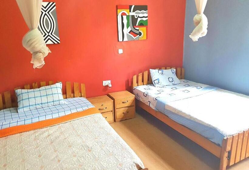 اتاق استاندارد با سرویس بهداشتی مشترک, Yambi Guest House
