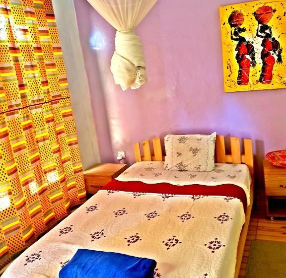 اتاق استاندارد یک تخته با سرویس بهداشتی مشترک, Yambi Guest House