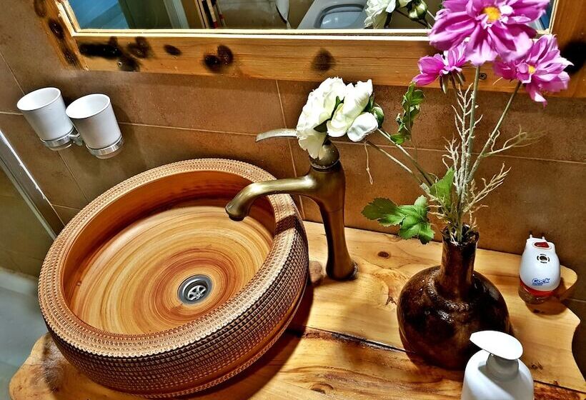اتاق استاندارد سه نفره, Yambi Guest House