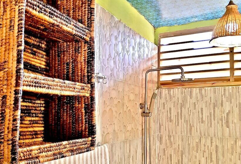 اتاق استاندارد سه نفره, Yambi Guest House