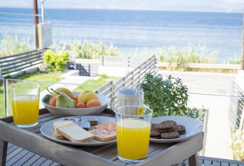 Люкс Кровать Кинг, Theros Suites