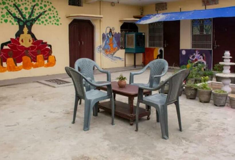 מיטה בחדר משותף, Goroomgo Mohit Paying Guest House Varanasi