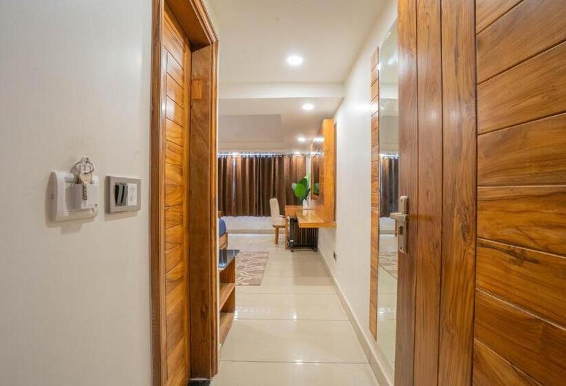 סוויטת ג'וניור עם מרפסת, Perfectstayz Mokshada Suites