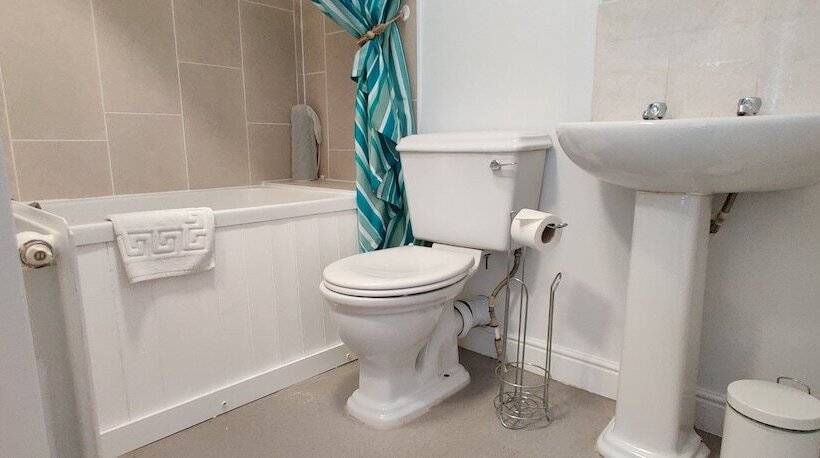 Номер Стандарт Трехместный, Aaron Lodge Guest House