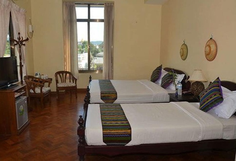 اتاق استاندارد سه نفره, Mr Charles Guest House