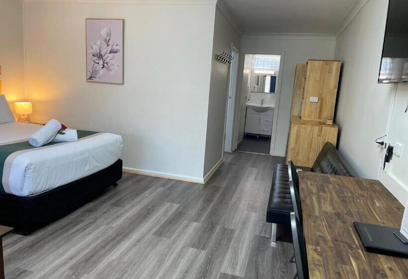 デラックススタジオ, Highway Motor Inn Taree