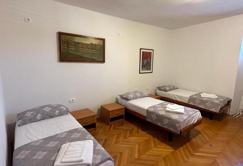 اتاق خانوادگی با سرویس بهداشتی مشترک, Hostel On The Road Trip