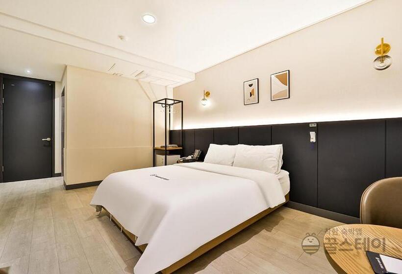 Quarto Estandar, Browndot Hotel Guun