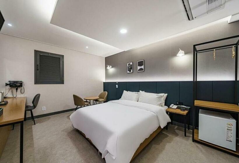 Quarto Estandar, Browndot Hotel Guun