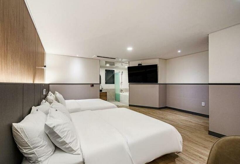 Quarto Estandar, Browndot Hotel Guun