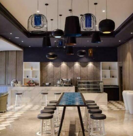 آپارتمان 1 خوابه با چشم‌انداز استخر, Caramel Dlf My Pad