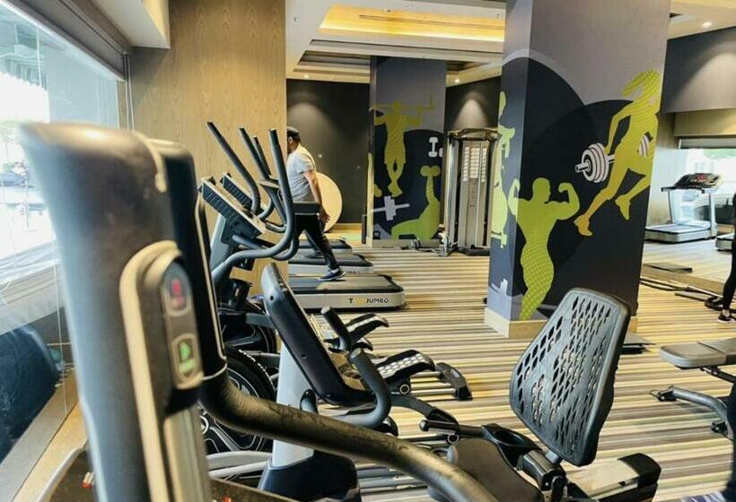 آپارتمان 1 خوابه با چشم‌انداز استخر, Caramel Dlf My Pad