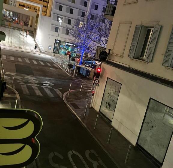 اتاق استاندارد سه نفره, Arcotel Cannes 4 Minutes Du Palais Des Festivals   New Management New Team   Old Revievv