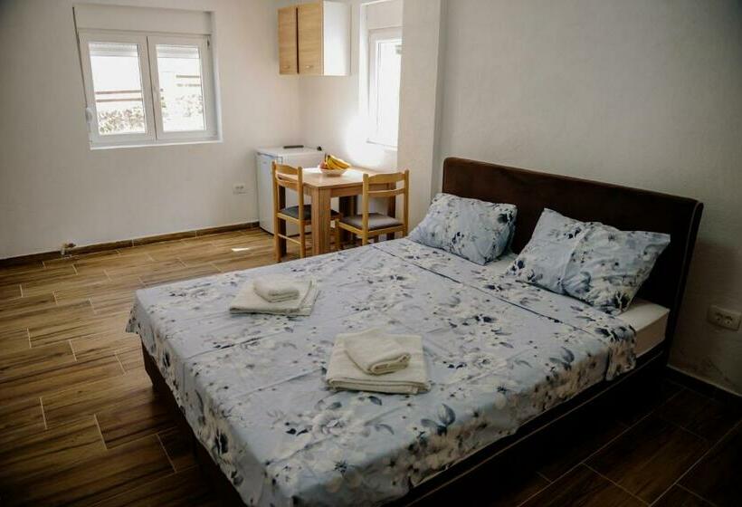 استودیوی استاندارد, Premium Apartments