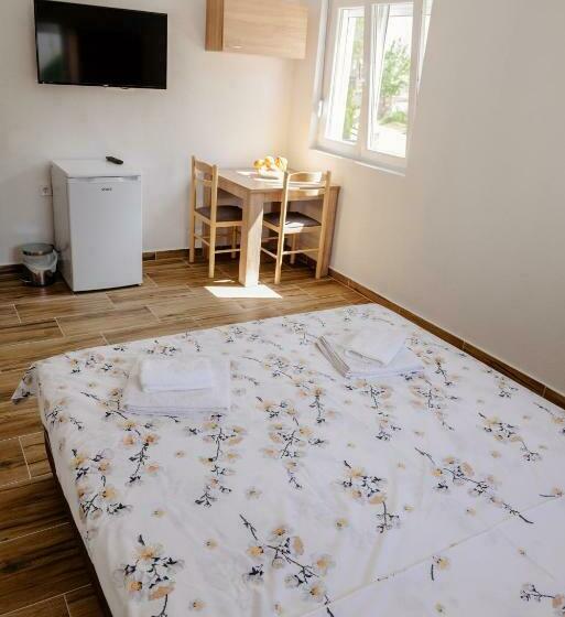 استودیوی استاندارد, Premium Apartments