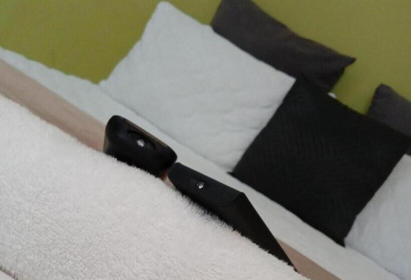 Номер Стандарт, Nelspruit Mhlangeni Guest House