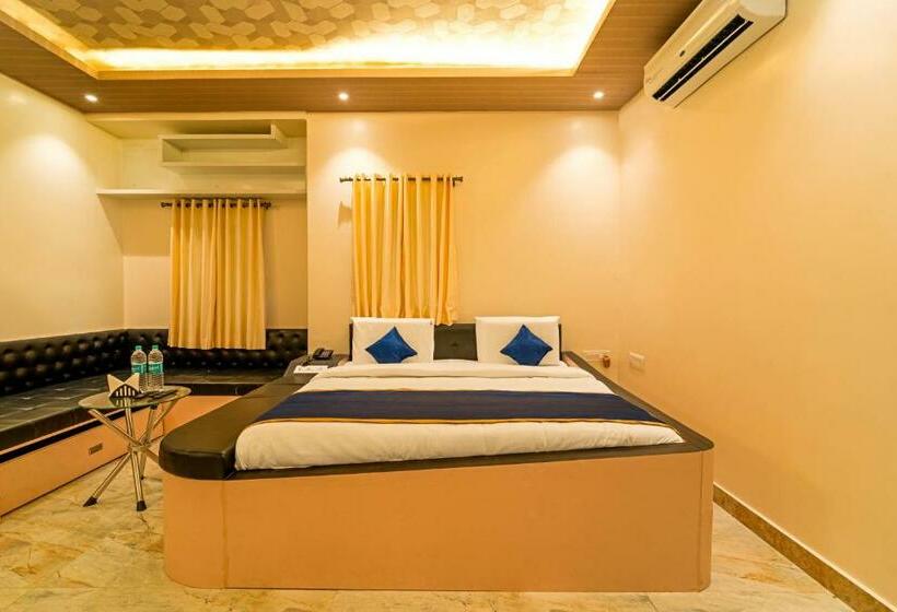 Студио Стандарт Вид на Бассейн, The Venue By Seasons Suites @ Yelahanka