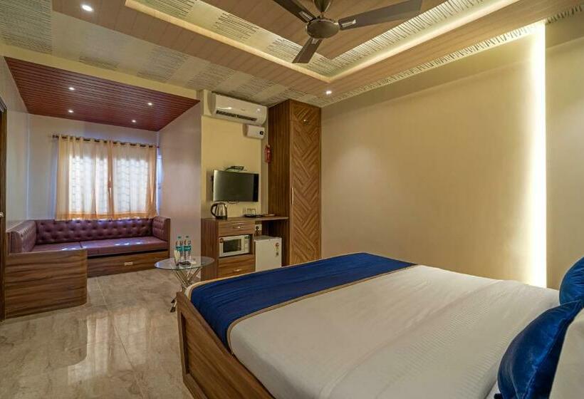 Четырехместный Номер Economy, The Venue By Seasons Suites @ Yelahanka
