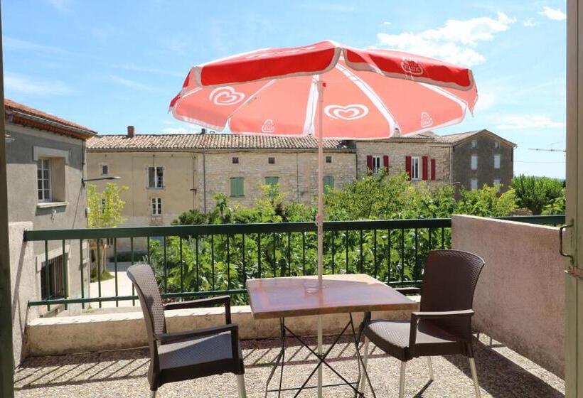 Номер Стандарт, Hôtel De L Aven