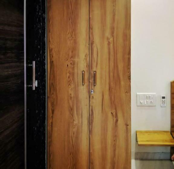 Номер Deluxe, Raaviz Recidency