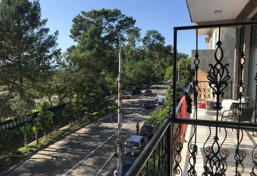 اتاق خانوادگی با چشم‌انداز دریا, Burj Gala