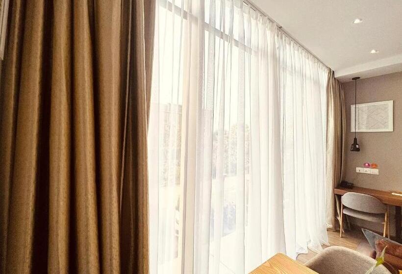 行政套房, Oxy Suites 1 01 At Shop House Meisterstadt Pollux Habibie