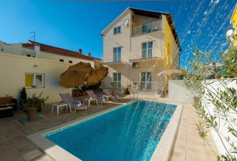 آپارتمان 1 خوابه, Apartments Batur