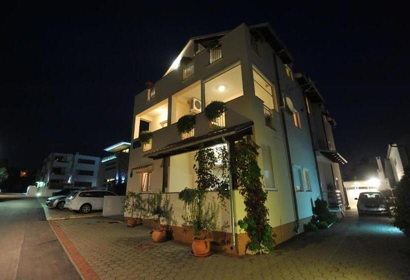 آپارتمان 2 خوابه, Apartments Batur