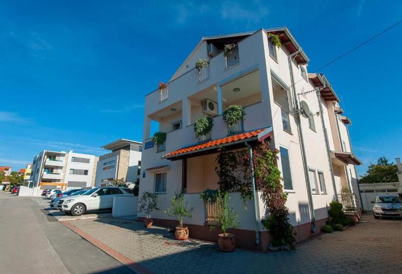 آپارتمان 2 خوابه, Apartments Batur