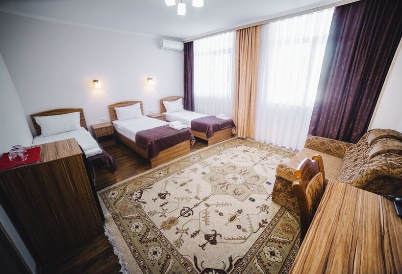 اتاق استاندارد سه نفره, Sunrise Osh